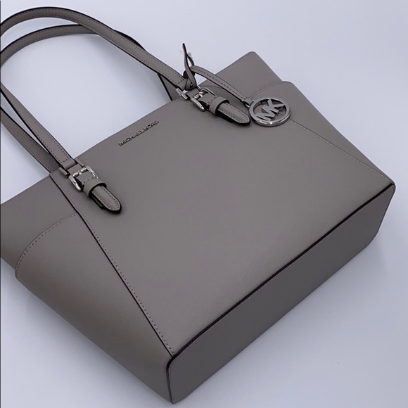 MICHAEL KORS CHARLOTTE LARGE TZ TOTE PEARL GREY - Picture 14 of 16